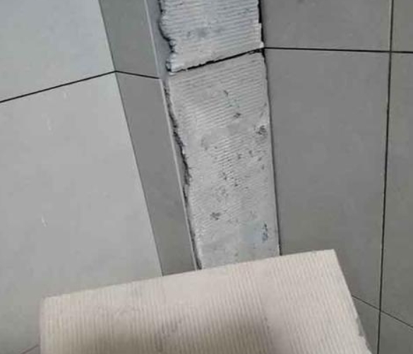 海曙瓷砖空鼓维修公司分享下厨房瓷砖脱落的补救措施。